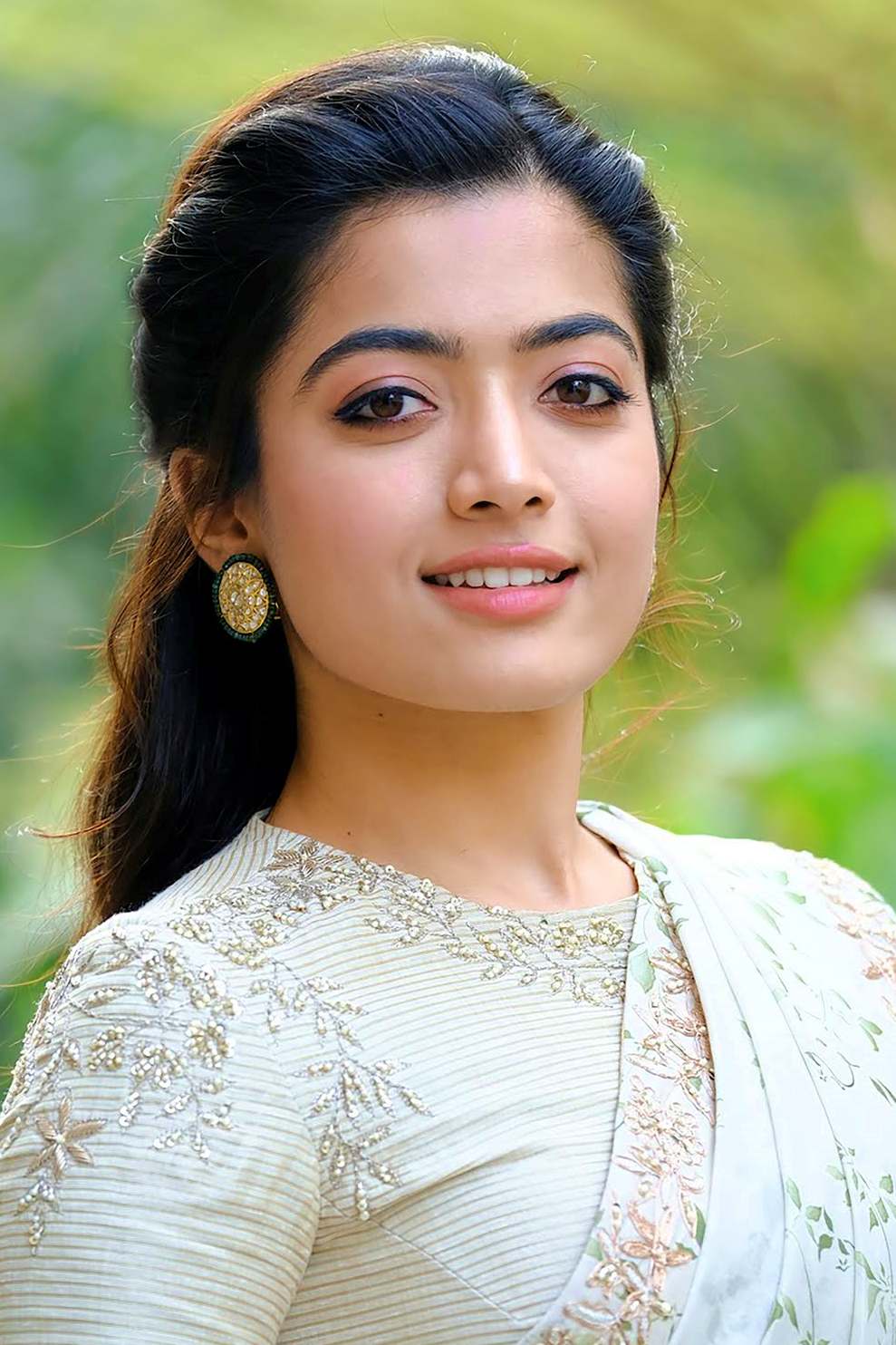 রাশমিকা মান্দানা চারশো পরিবারের দায়িত্ব নিলেন