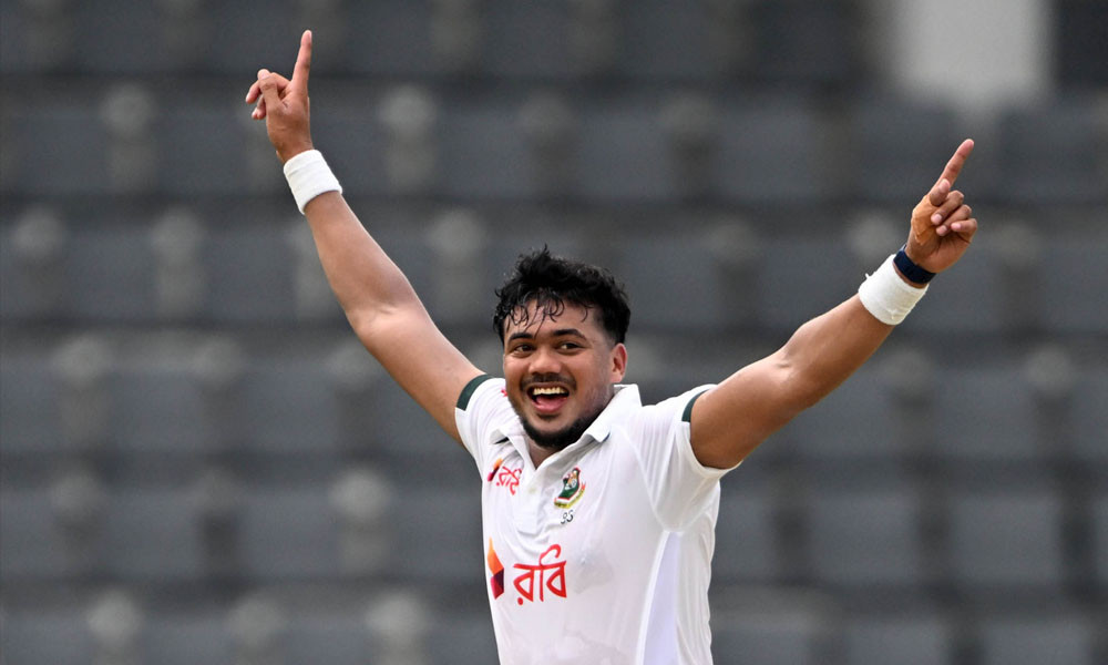 তাসকিনের জোড়া আঘাত
