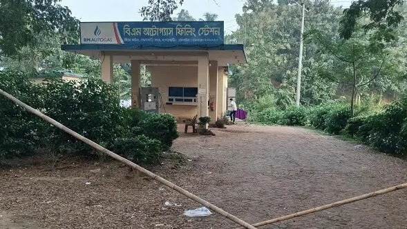 খাগড়াছড়িতে অটোগ্যাস সংকট, দীর্ঘ লাইনে ভোগান্তিতে চালকরা